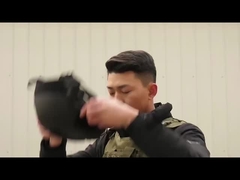 임팩트 저항과 흑색 컬러와 아주 튼튼하 탄도 헬멧에 방탄장치를 하세요